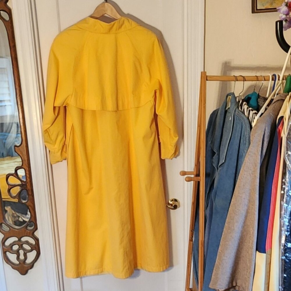 1970s London Towne yellow raincoat - Picture 2 of 9